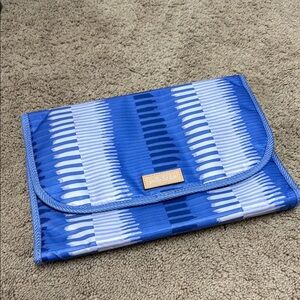 Stella & Dot Blue and White Patterned Travel Cosmetics / Toiletries Folding Case